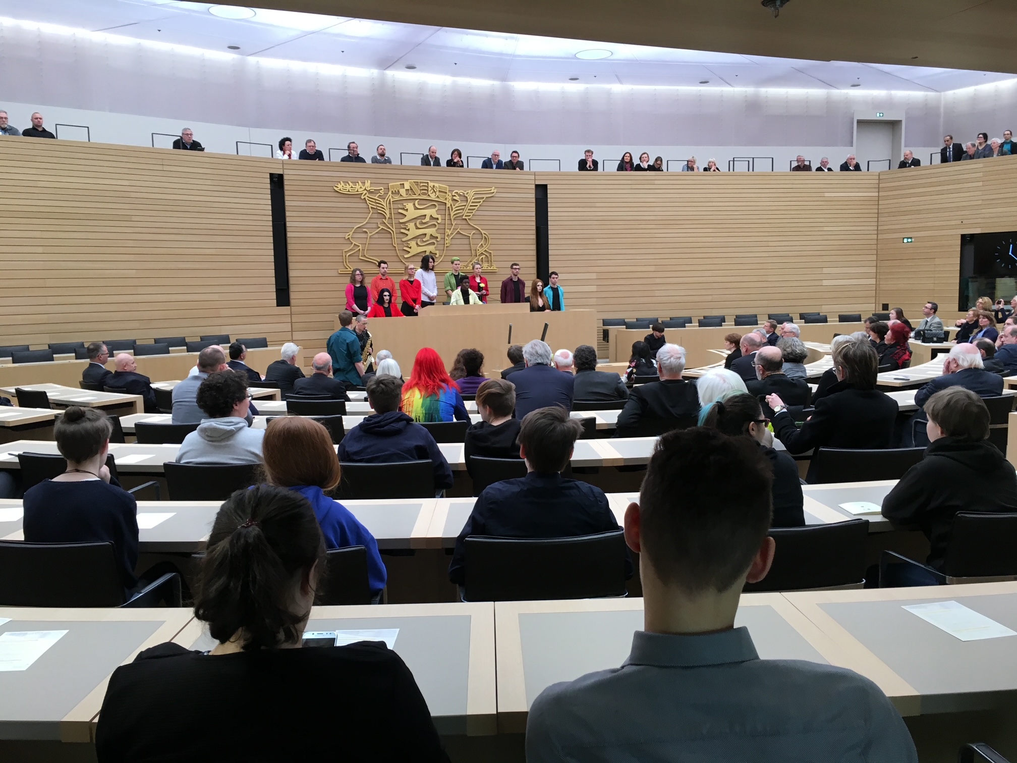 Menschen im Haus des Landtags